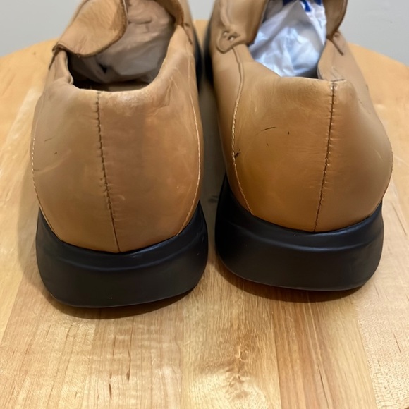 Kenneth Cole’s Reaction Tournament men’ leather slip on loafers. Tan. Size 7.5 - Picture 9 of 9